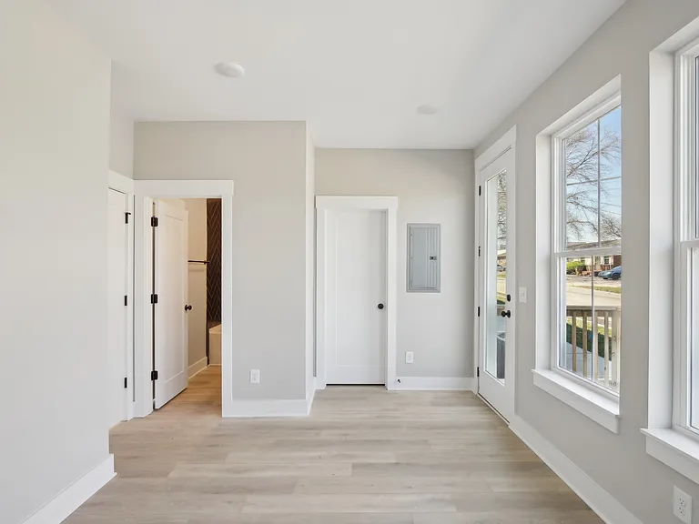 377 Archwood Dr — Photo 21