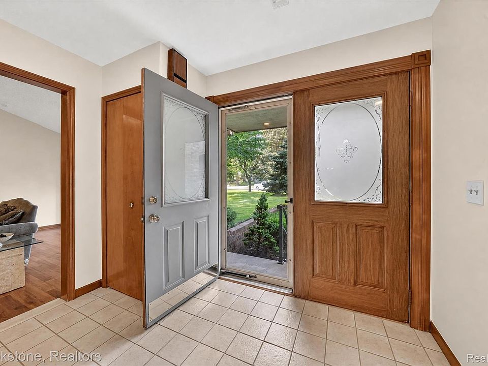 11390 Silverlake Ct, photo 5