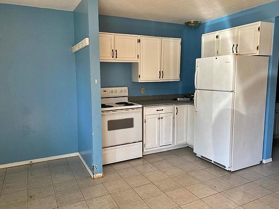 3rd image of 405 Desfosses Rd