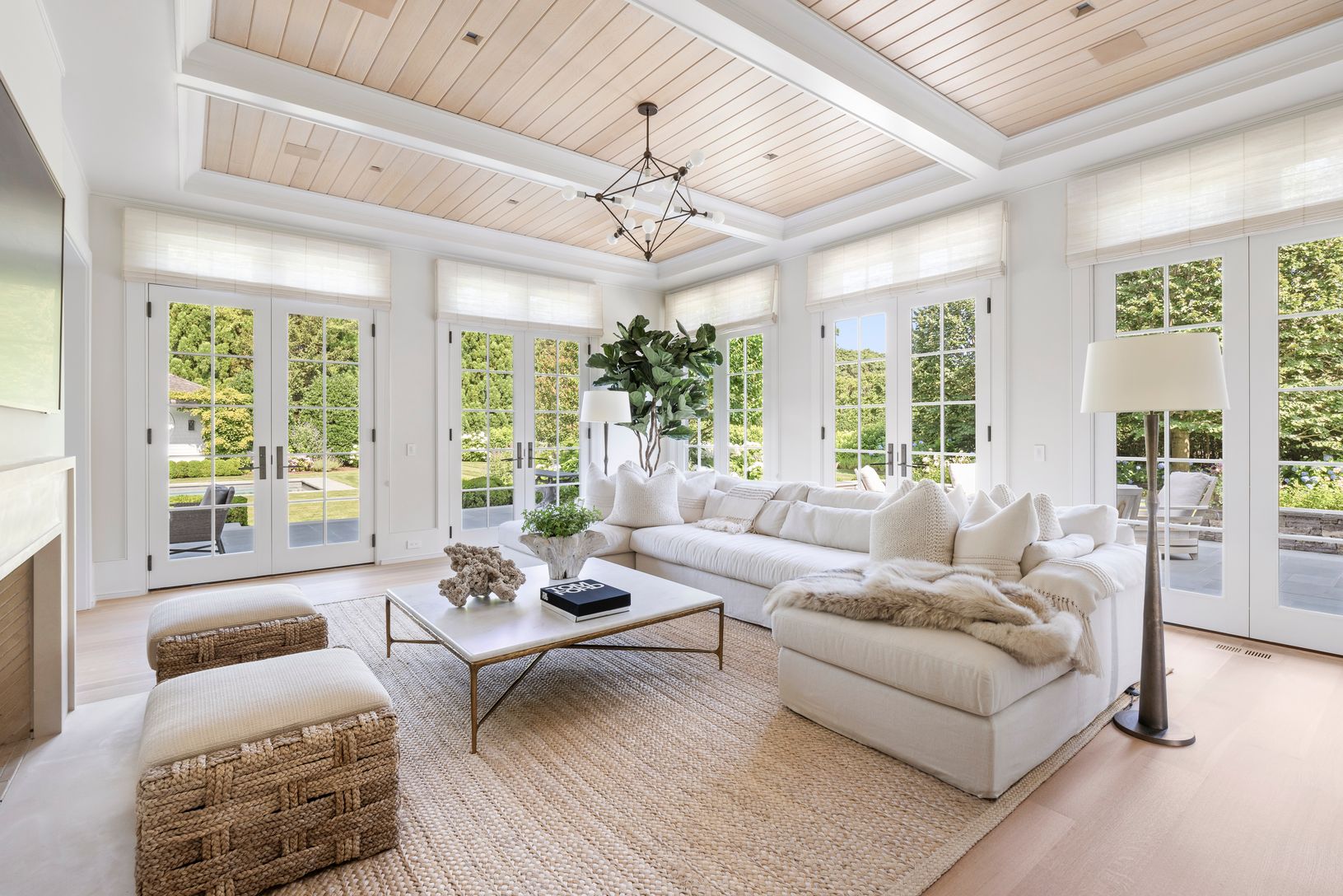  Sunroom w/Fireplace