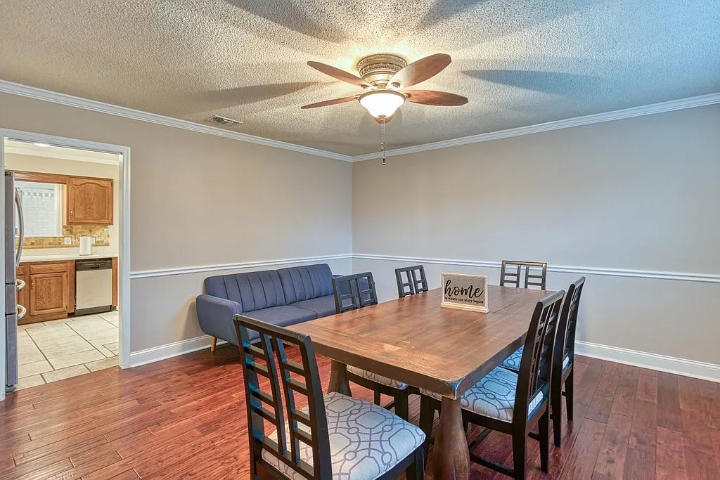 3 bed, 2548 sqft, $800 — Photo 2