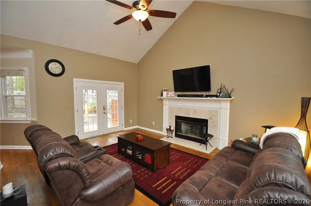 3 bed, 2.5 bath, 1838 sqft, $1,895 — Photo 3
