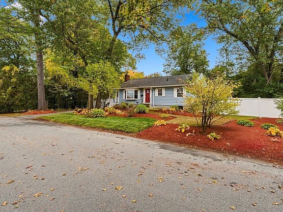 3rd image of 9 Eclipse Ave