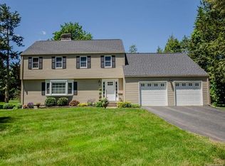 10 Wampanoag Dr, West Hartford, CT 06117