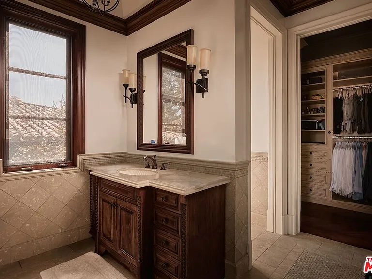 614 N Palm Dr — Photo 14