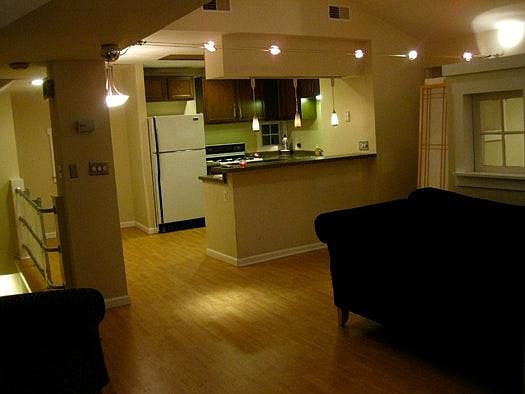 4th image of 1631 Lincoln Ave