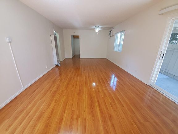 4th image of 620 N Marengo Ave #6