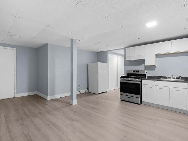 61 Revere St — Photo 8