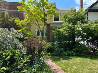 1829 W Greenleaf Ave, Chicago, IL 60626
