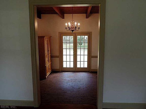 5th image of 8204 Canterbury Crest Ln