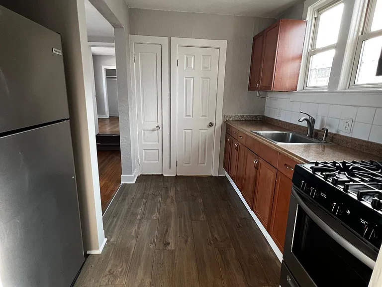 615 2nd Ave #4 — Photo 4