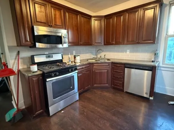 313 E Blancke St, Linden, NJ 07036