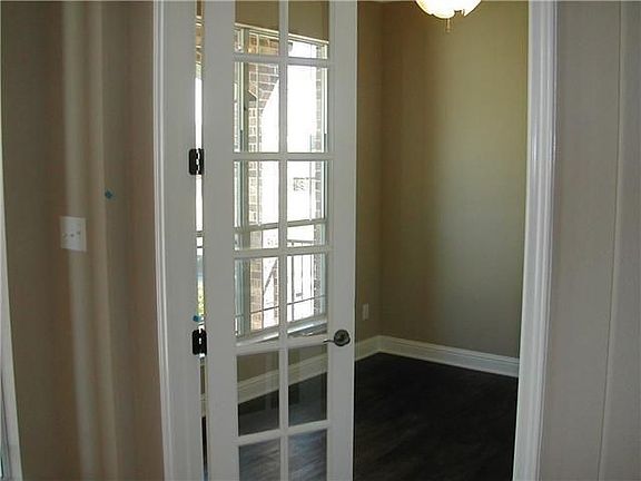 4th image of 1001 Canyon Springs Dr