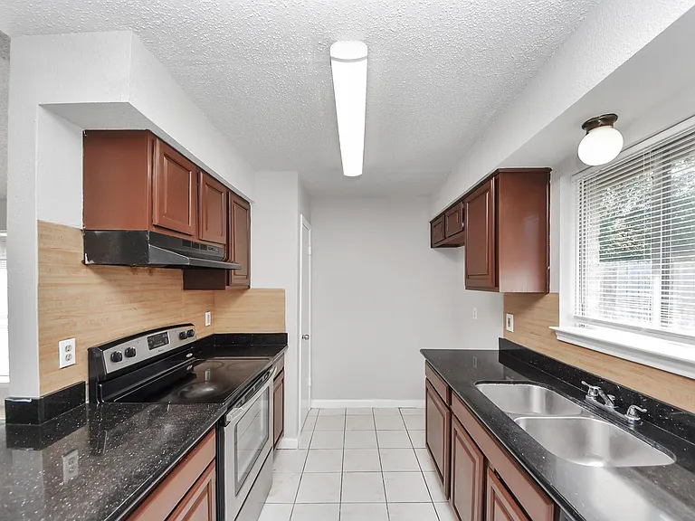 1911 Hammerwood Dr — Photo 16