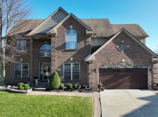 39222 Worthington Ct, Harrison Township, MI 48045