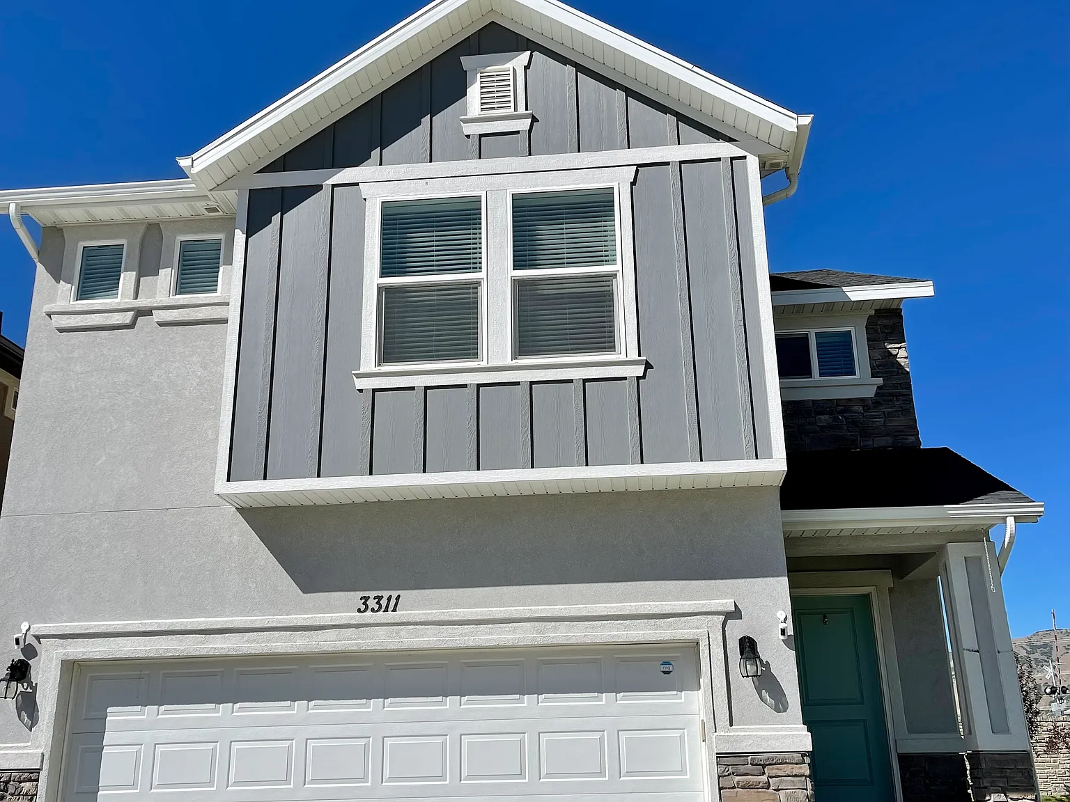 5 bed, 3.5 bath, 2356 sqft, $2,500 — Photo 2