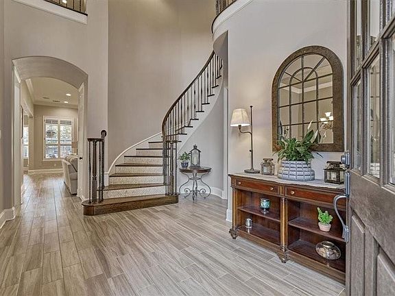4th image of 119 N Almondell Cir