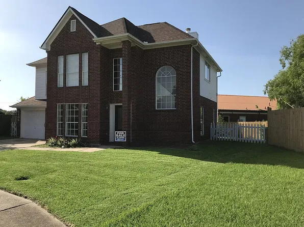 1105 Camelot Ln, Pearland, TX 77581