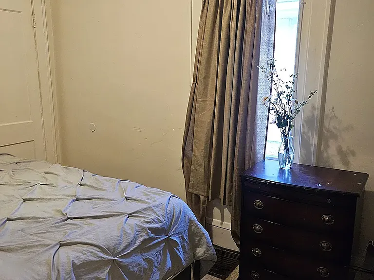 2759 Queen Ave N #1 — Photo 11