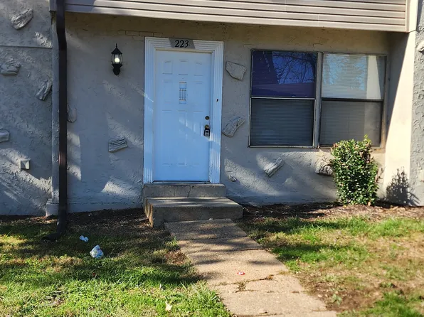 223 Northport Hills Dr, Florissant, MO 63033