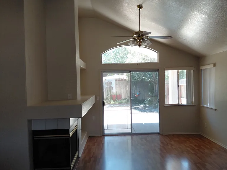 5757 W Vartikian Ave — Photo 3