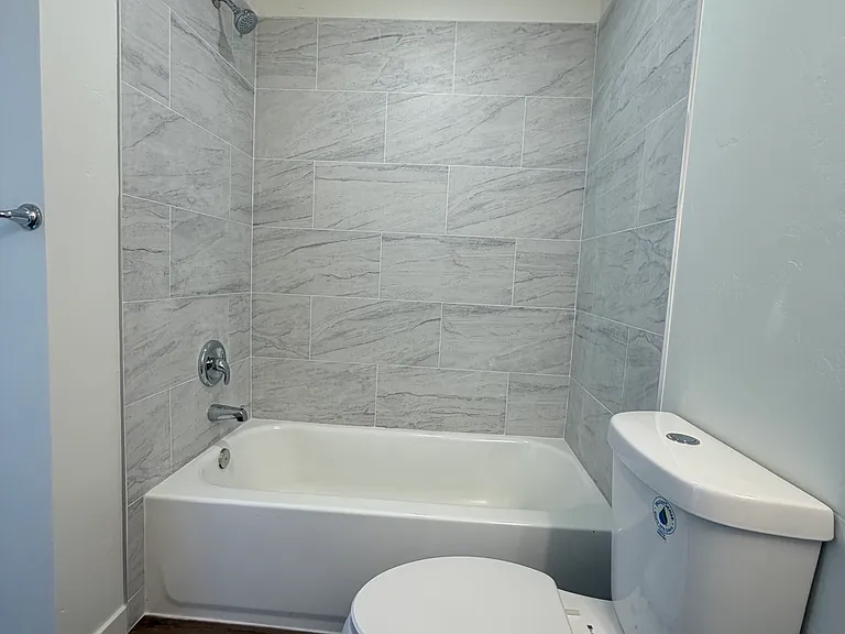491 E 16th St #7 — Photo 5