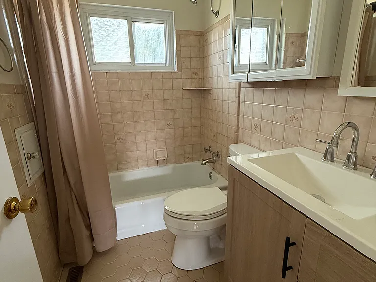 1047 Kirk St — Photo 12