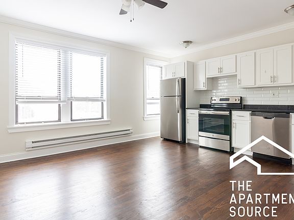 3rd image of 3345 N Marshfield Ave APT 405