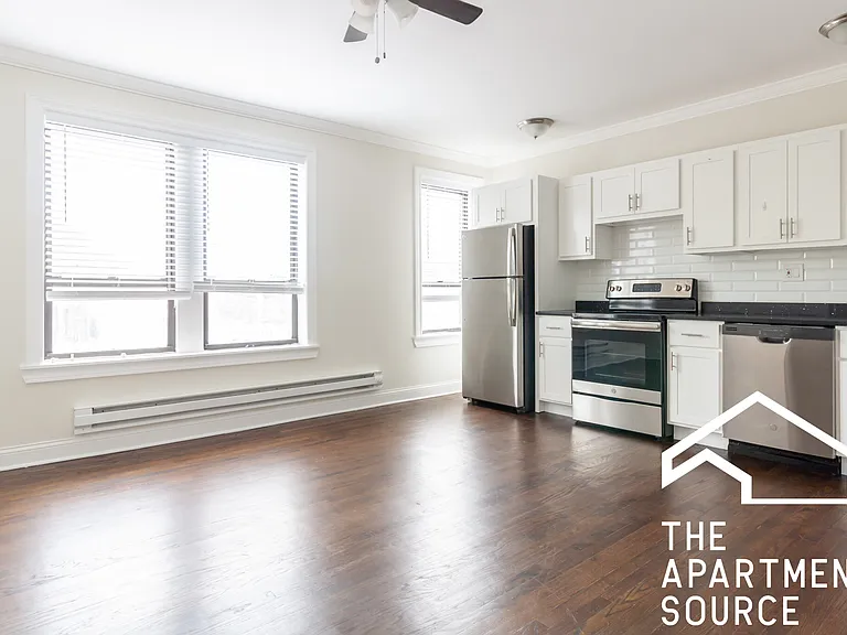 3345 N Marshfield Ave #405 — Photo 3
