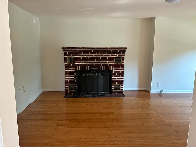 18 N Central Ave — Photo 8