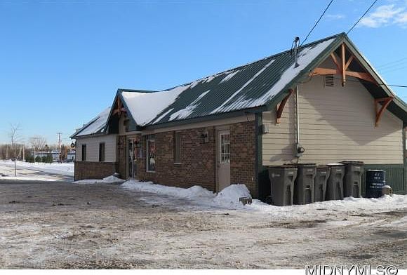 2nd image of 612 W Dominick St