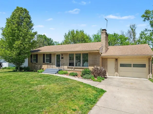 725 Parkway Dr NE, Grand Rapids, MI 49525