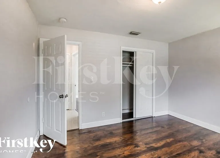 2550 NE 8th Ave — Photo 11