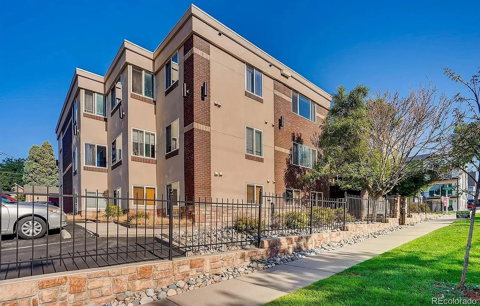 2345 N Clay St - 8 — Photo 1
