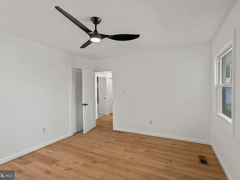 29 Hinsdale Ln — Photo 21