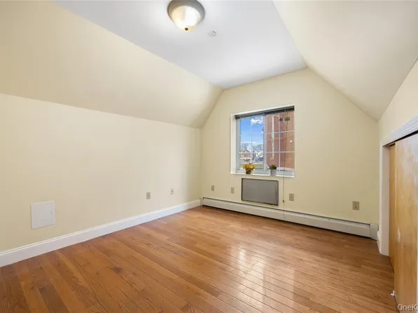 183-26 Booth Memorial Avenue image 11 of 24