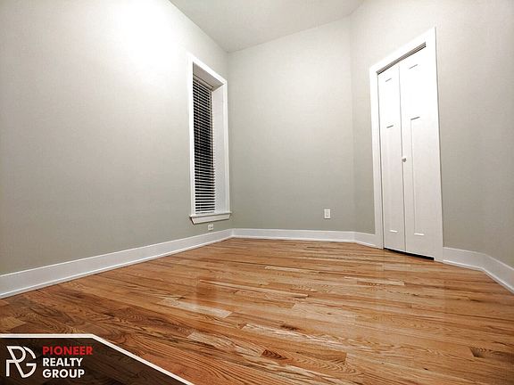 3rd image of 639 W Oakdale Ave #6411