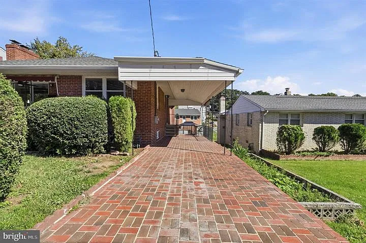3 bed, 2.5 bath, 1420 sqft, $4,300 — Photo 4
