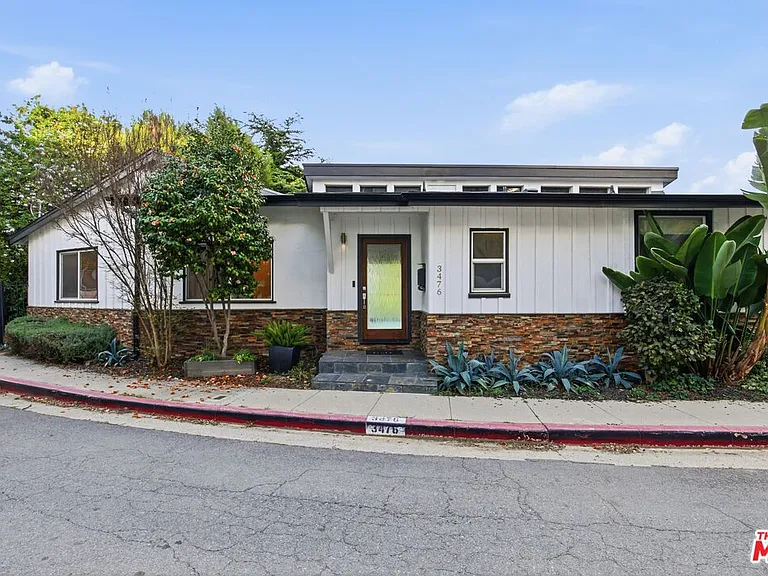 3476 Troy Dr — Photo 49