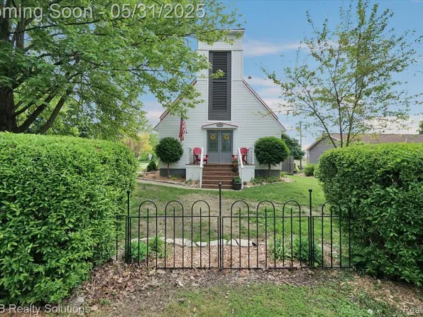 6624 Jefferson Rd, North Branch, MI 48461