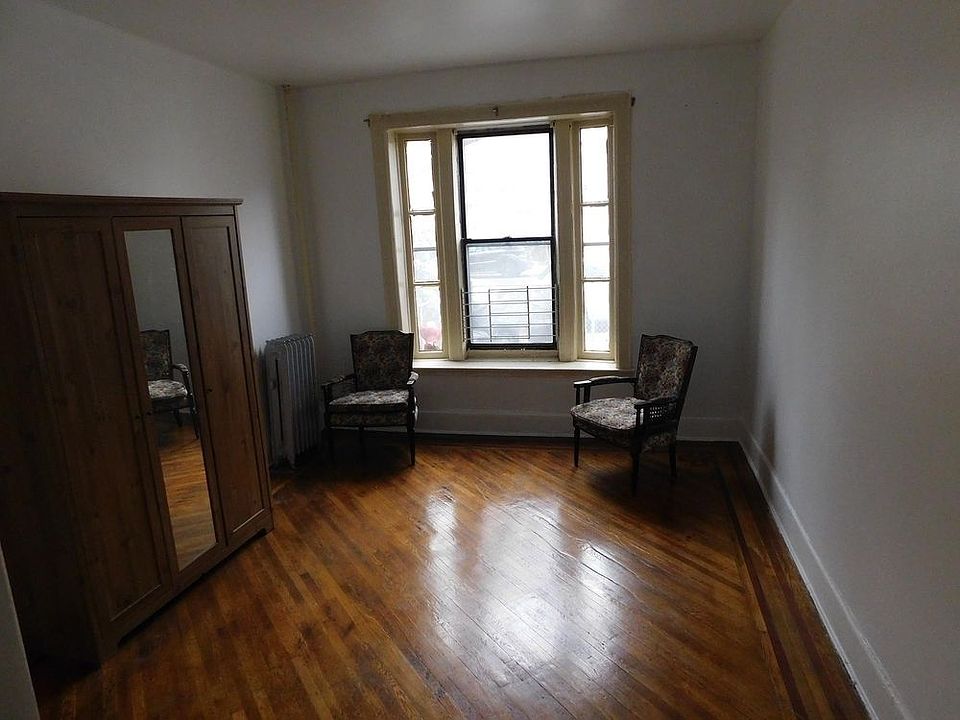 1st image of 384 Saint Johns Pl APT 1R