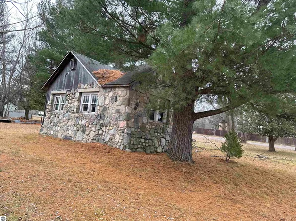 503 Lynn St, Kalkaska, MI 49646