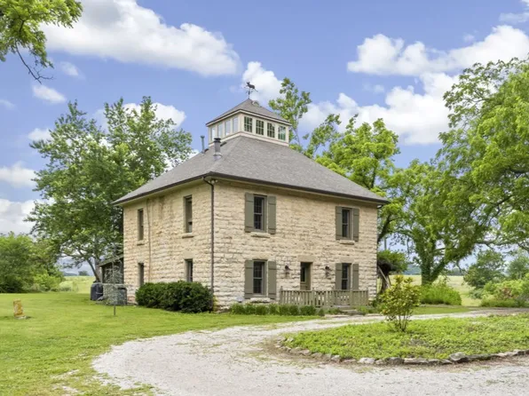 2597 County Road 327, Berryville, AR 72616