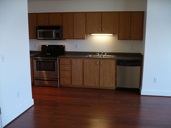 1st image of 900 NW Lovejoy St APT 512