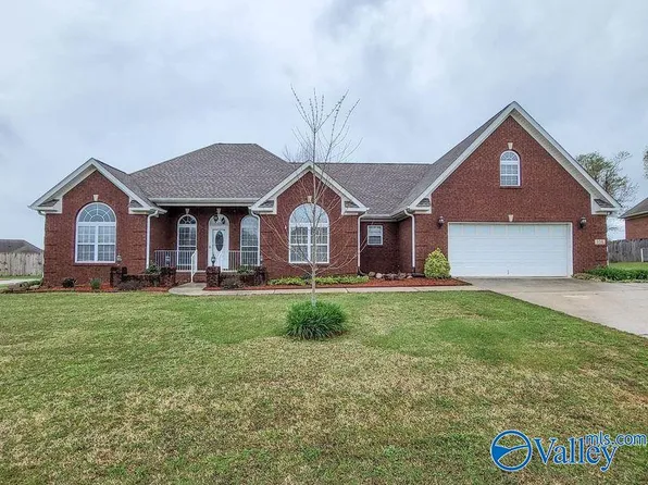 106 Lewis Vann Dr, Hazel Green, AL 35750