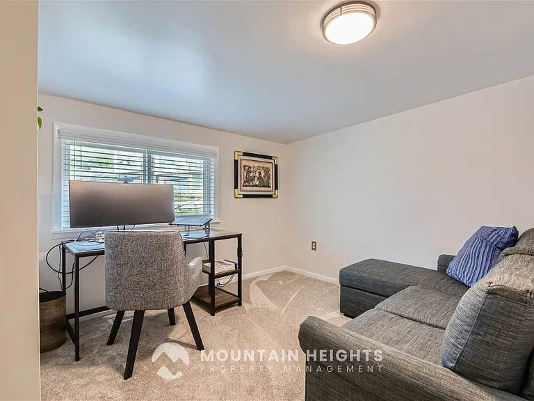 677 N Capitol St — Photo 16