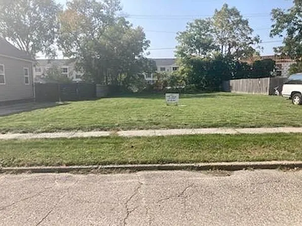 308 S 10th St, Saint Clair, MI 48079