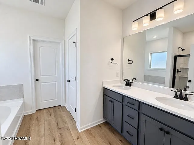 4 bed, 2.5 bath, 1833 sqft, $2,300 — Photo 2