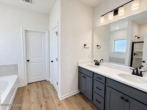 4th image of 108 Collins Ct