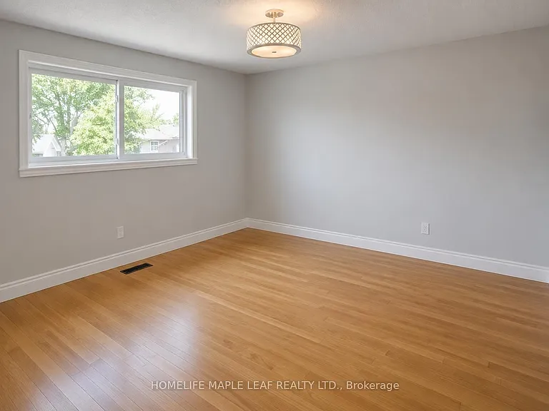 23 Barrett Cres — Photo 8